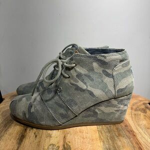 Toms Women's Camouflage Desert Wedge Ankle Boots